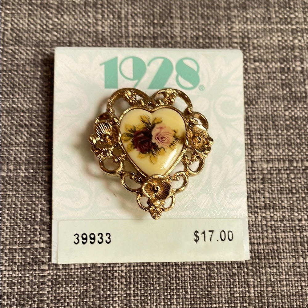 Sale!💕NEW!💕Vintage 1928 Gold Heart 💛 Brooch with Floral Design!